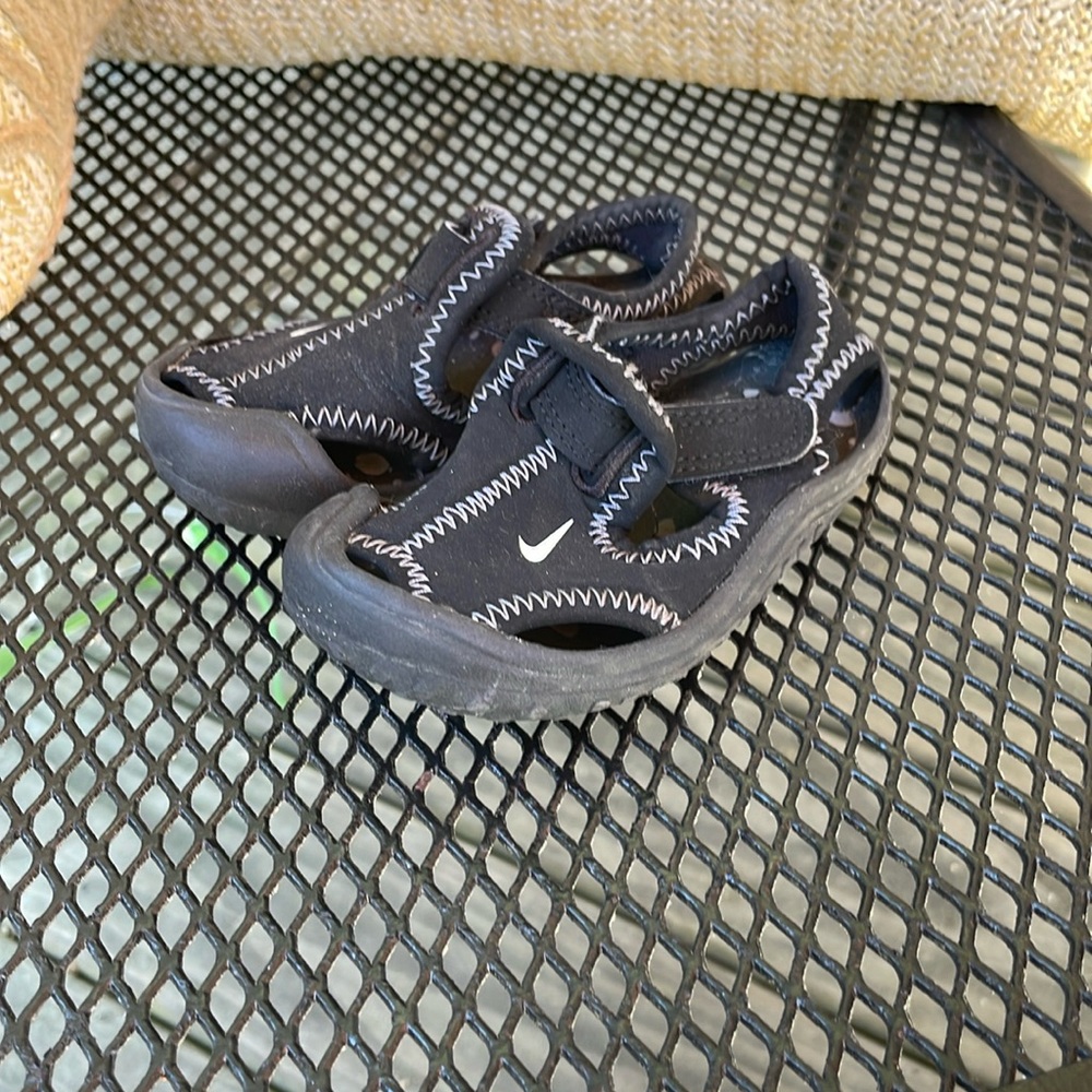 Nike toddler sandals